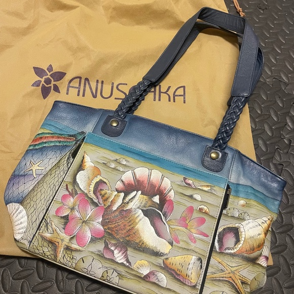 🌊 Anushka “Seaside Shells” Hand-Painted Leather Tote - Picture 1 of 4